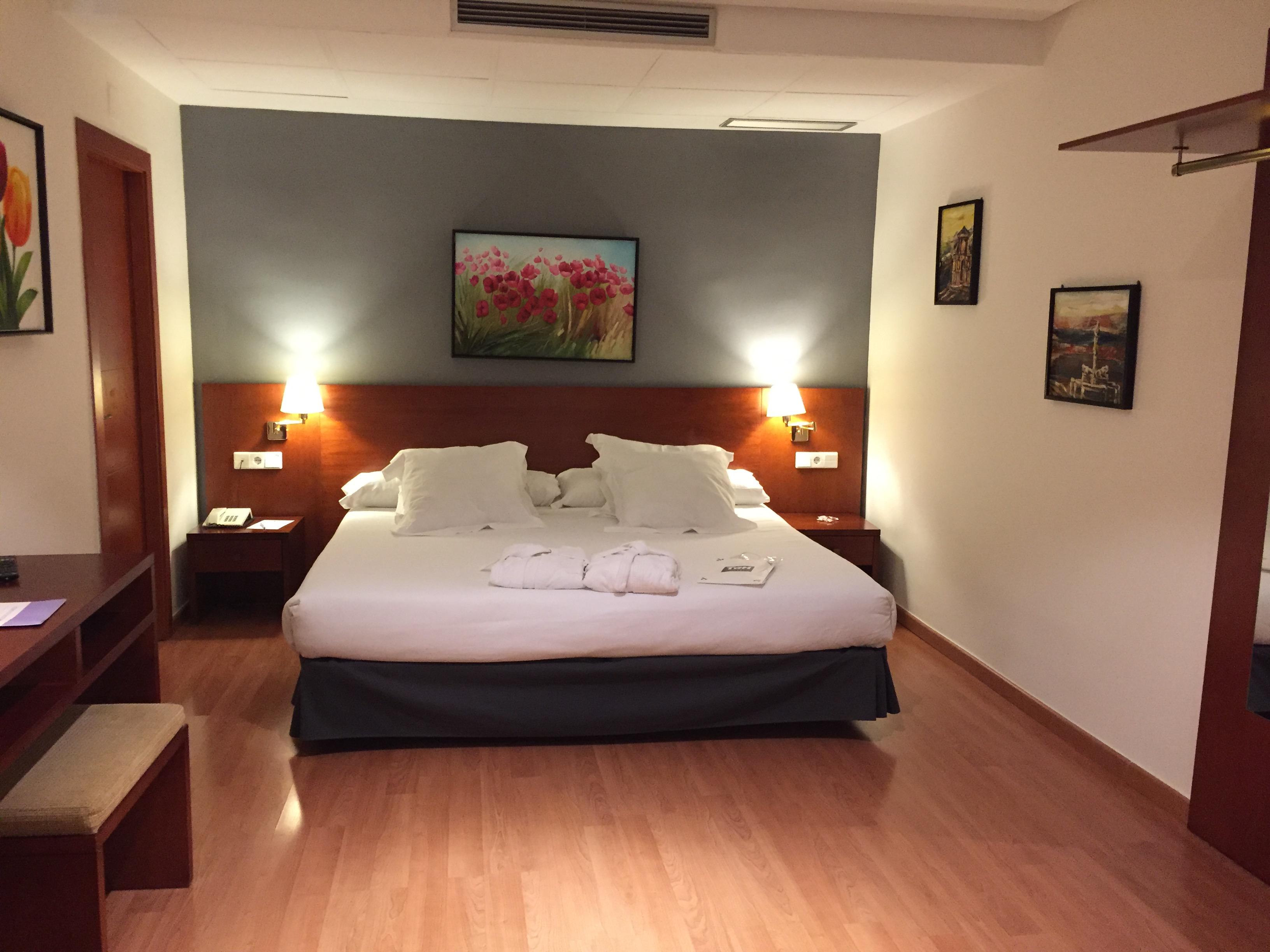 ทีอาร์เอช ซิวดัด เด บาเอซา โฮเต็ล Hotel ภายนอก รูปภาพ