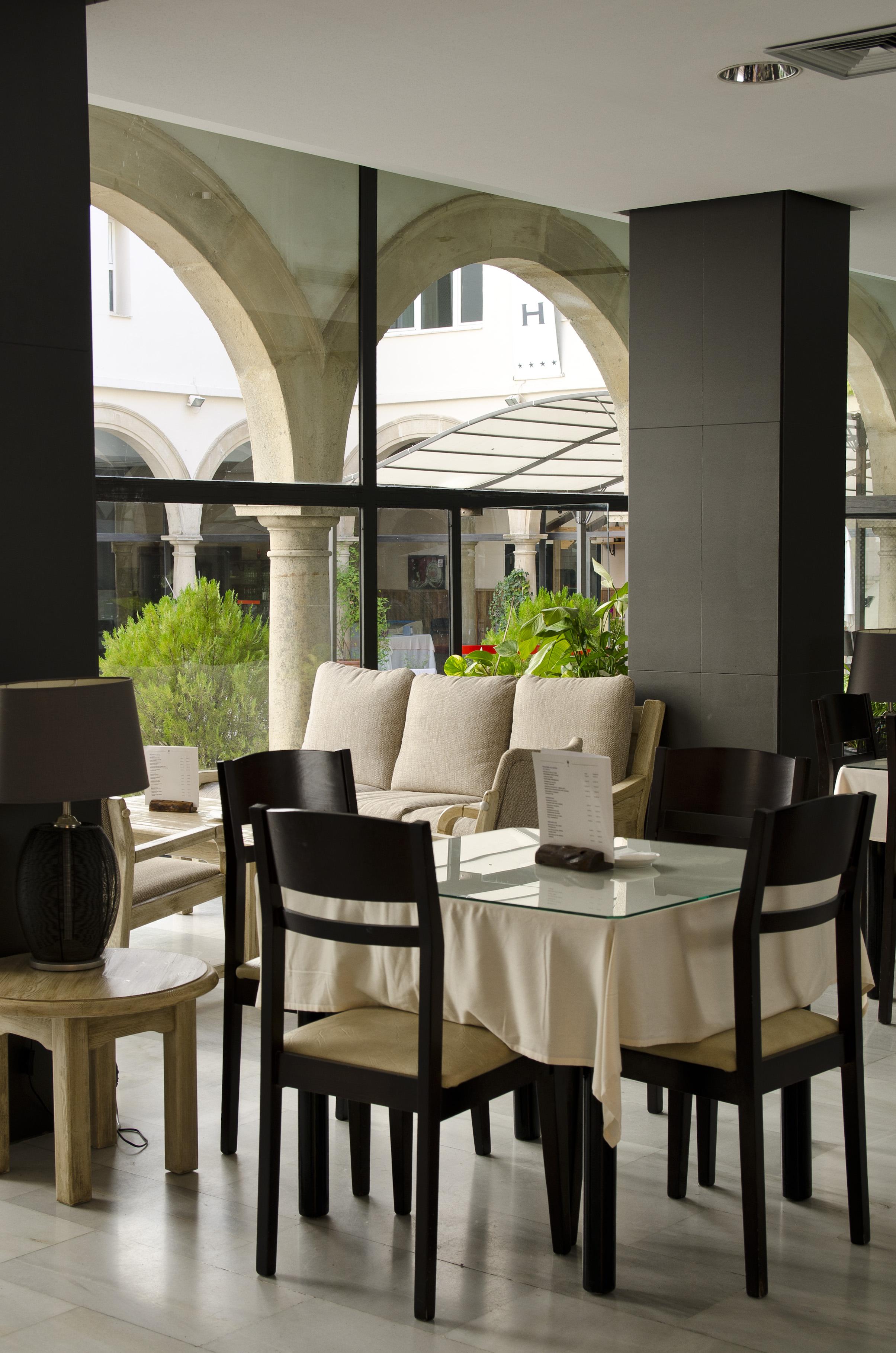 ทีอาร์เอช ซิวดัด เด บาเอซา โฮเต็ล Hotel ภายนอก รูปภาพ
