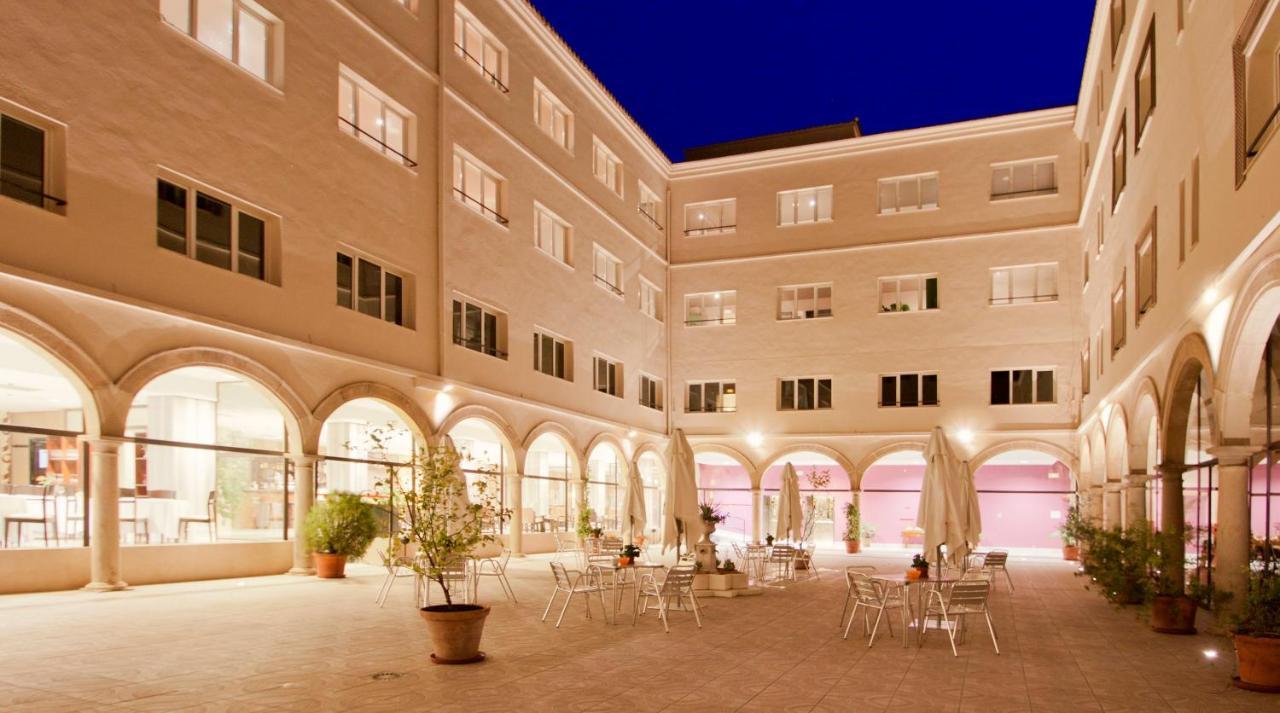 ทีอาร์เอช ซิวดัด เด บาเอซา โฮเต็ล Hotel ภายนอก รูปภาพ